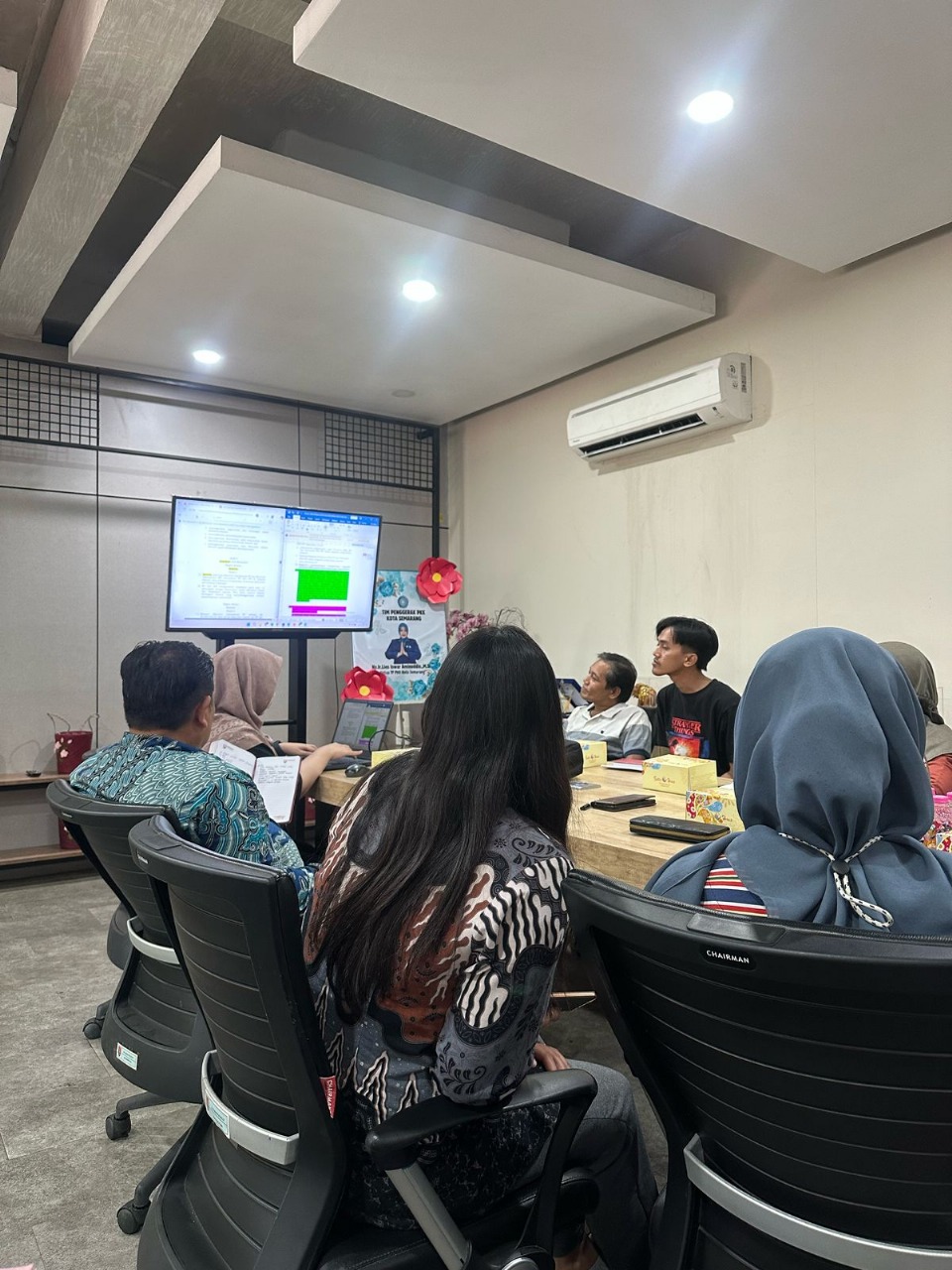 DISKOMINFO Ikuti Rapat Pembahasan Peraturan Walikota tentang Bantuan Operasional PKK, RT, dan RW